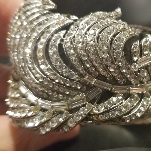 RARE STATEMENT VINTAGE JOSE MARIA BARRERA FEATHER Crystal SILVER BRACELET BANGLE - Picture 7 of 12